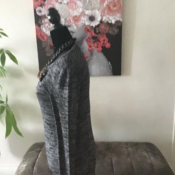 Soft and subtle body con dress made in Italy - Picture 2 of 2